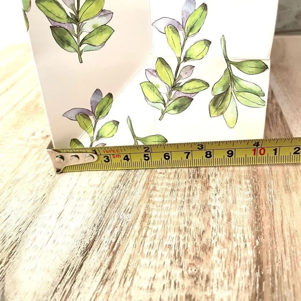 NWT Rae Dunn White World’s best Mom gift bag with leaves & hanging to:/from card